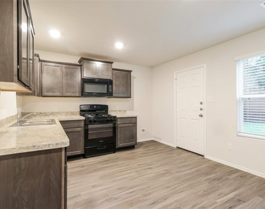 2515 Westslope Drive - Photo Thumbnail 3