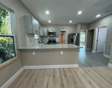 1218 13th Avenue S - Photo Thumbnail 3