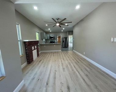 1218 13th Avenue S - Photo Thumbnail 7