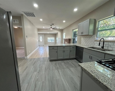 1218 13th Avenue S - Photo Thumbnail 4
