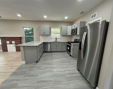 1218 13th Avenue S - Photo Thumbnail 2