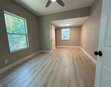 1218 13th Avenue S - Photo Thumbnail 9