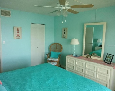 464 N Paula Drive N - Photo Thumbnail 5