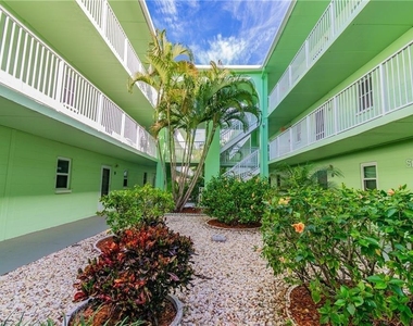 464 N Paula Drive N - Photo Thumbnail 10