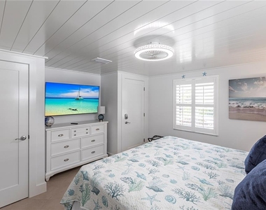 6154 Midnight Pass Road - Photo Thumbnail 15