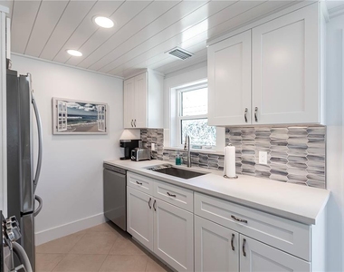 6154 Midnight Pass Road - Photo Thumbnail 12