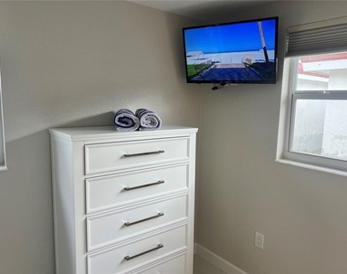 6154 Midnight Pass Road - Photo Thumbnail 9
