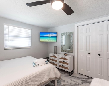 6154 Midnight Pass Road - Photo Thumbnail 17