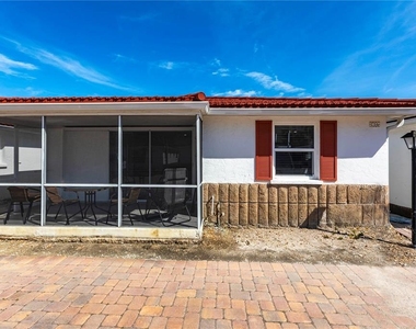 6154 Midnight Pass Road - Photo Thumbnail 3