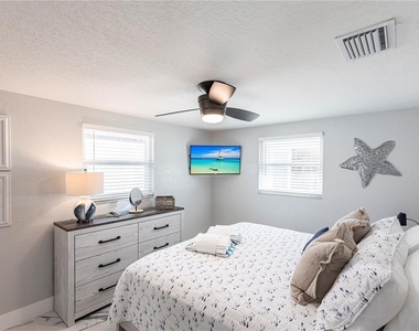 6154 Midnight Pass Road - Photo Thumbnail 10