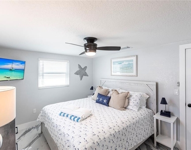 6154 Midnight Pass Road - Photo Thumbnail 11