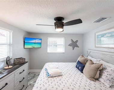 6154 Midnight Pass Road - Photo Thumbnail 12