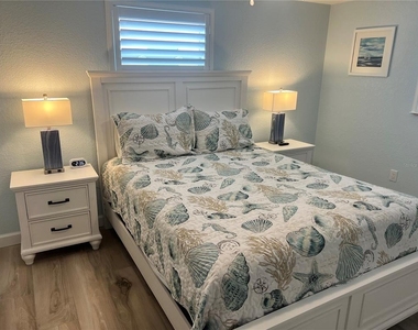 6154 Midnight Pass Road - Photo Thumbnail 9