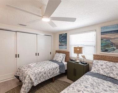 6154 Midnight Pass Road - Photo Thumbnail 17