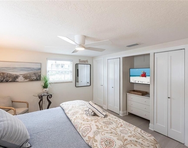 6154 Midnight Pass Road - Photo Thumbnail 14
