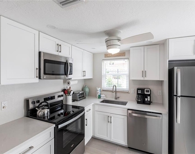 6154 Midnight Pass Road - Photo Thumbnail 10