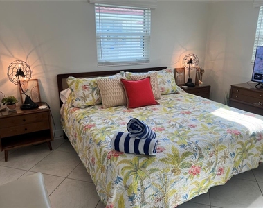 6154 Midnight Pass Road - Photo Thumbnail 10