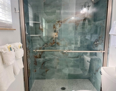 6154 Midnight Pass Road - Photo Thumbnail 13