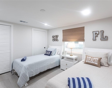6154 Midnight Pass Road - Photo Thumbnail 15