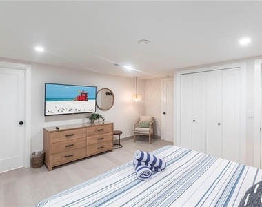 6154 Midnight Pass Road - Photo Thumbnail 11