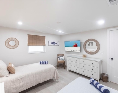6154 Midnight Pass Road - Photo Thumbnail 16