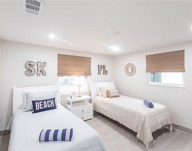 6154 Midnight Pass Road - Photo Thumbnail 14