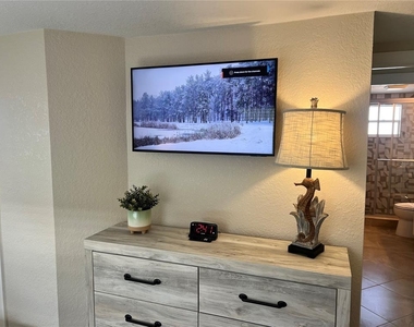 6154 Midnight Pass Road - Photo Thumbnail 10