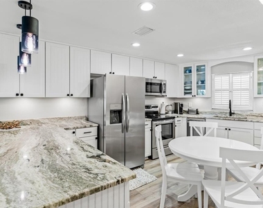 3210 Gulf Boulevard - Photo Thumbnail 10