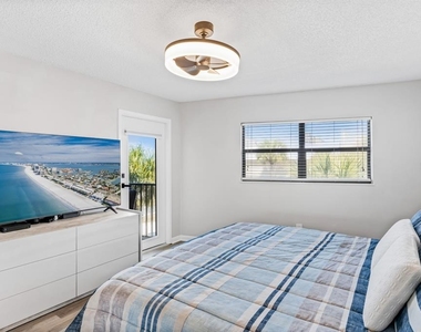 3210 Gulf Boulevard - Photo Thumbnail 15