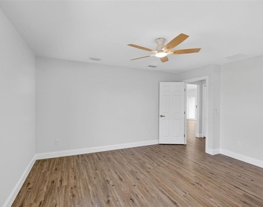 375 Denver Drive - Photo Thumbnail 14