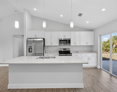 375 Denver Drive - Photo Thumbnail 6