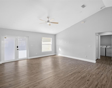 375 Denver Drive - Photo Thumbnail 3