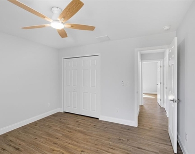 375 Denver Drive - Photo Thumbnail 21