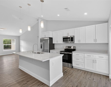375 Denver Drive - Photo Thumbnail 4