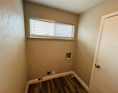 3922 Crayrich Circle - Photo Thumbnail 7