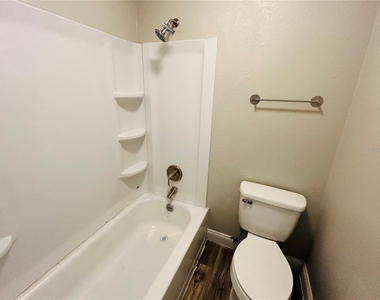 3922 Crayrich Circle - Photo Thumbnail 8