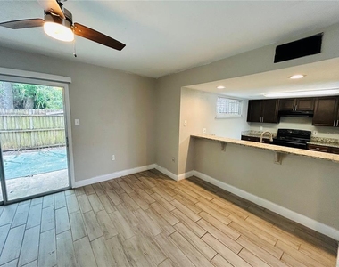 3922 Crayrich Circle - Photo Thumbnail 2