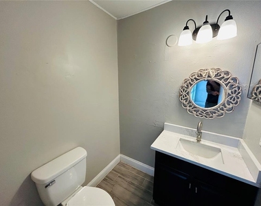 3922 Crayrich Circle - Photo Thumbnail 5