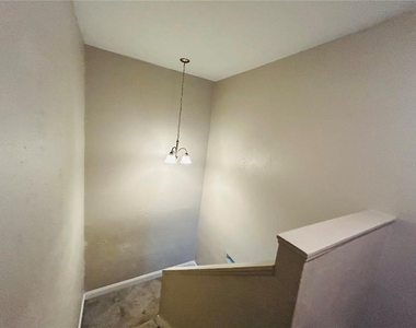 3922 Crayrich Circle - Photo Thumbnail 6