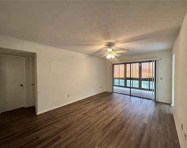 13 Surrey Court - Photo Thumbnail 2