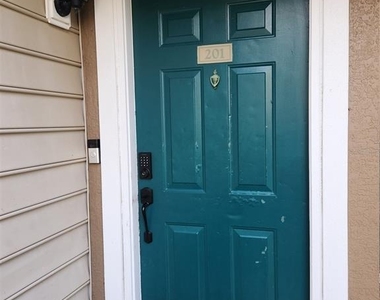 8926 Manor Loop Circle - Photo Thumbnail 2