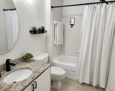 8926 Manor Loop Circle - Photo Thumbnail 20