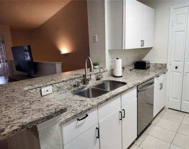 8926 Manor Loop Circle - Photo Thumbnail 8