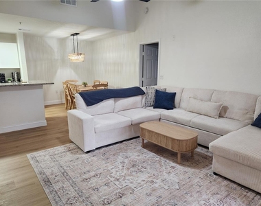 8926 Manor Loop Circle - Photo Thumbnail 4
