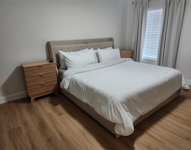 8926 Manor Loop Circle - Photo Thumbnail 12