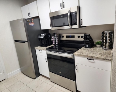 8926 Manor Loop Circle - Photo Thumbnail 7