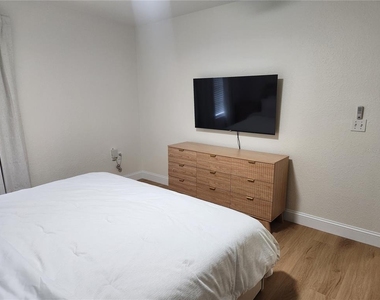 8926 Manor Loop Circle - Photo Thumbnail 13