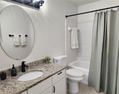 8926 Manor Loop Circle - Photo Thumbnail 16