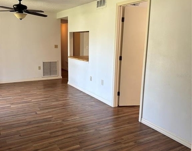 5026 Water Oak Drive - Photo Thumbnail 4