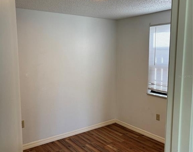 5026 Water Oak Drive - Photo Thumbnail 16